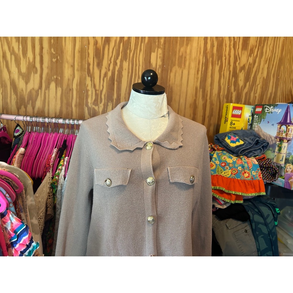 Tahari Womens Tan Waffle Knit Cardigan Scalloped Collar Gold Crest Button Down M - Picture 2 of 9